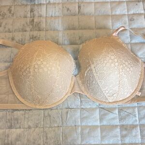 Victoria's Secret Lace Bra in Cream